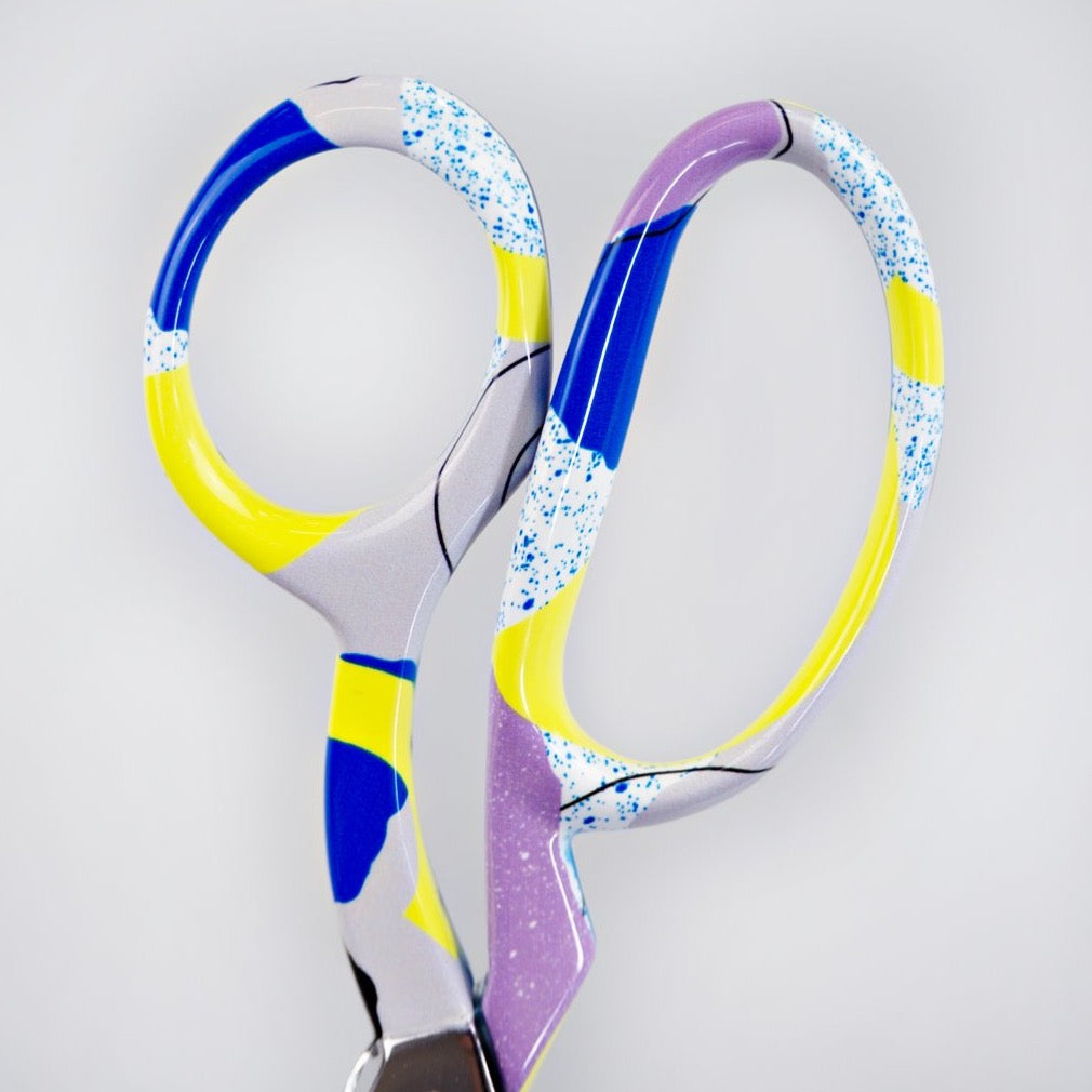 patterned scissors handle 
